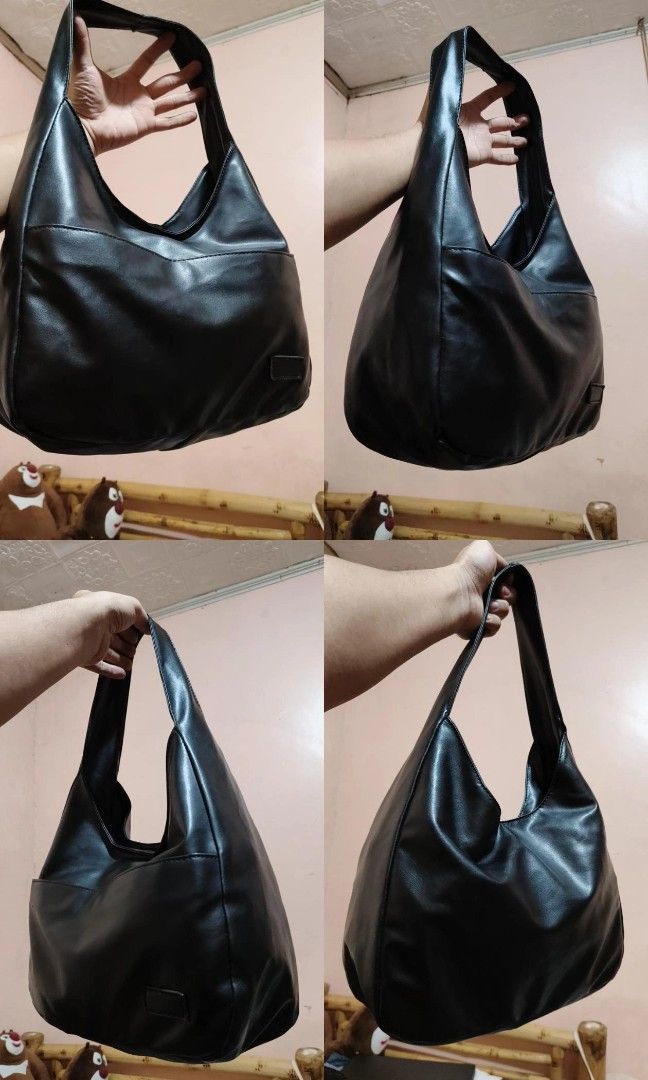 Shoulder bag (Category: Shoulder Bags) located in Manila. Submitted by jays_shop (Listing ID 1469924623, Image 1). Description: NO ISSUE. Ukay bag/pre-loved bag. un.