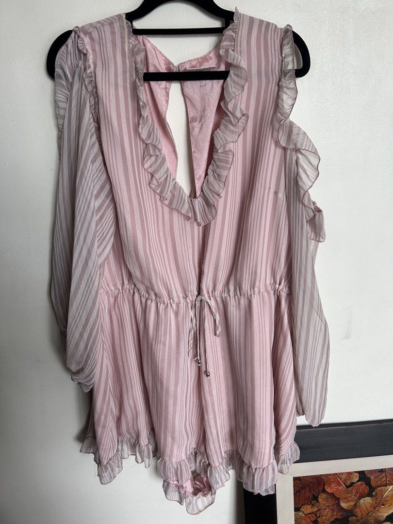 SHOW PO (Category: Rompers) located in Manila. Submitted by shaun_diaz (Listing ID 1469805427, Image 1). Description: .