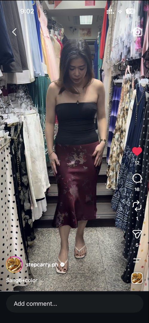 Silk Skirt (Category: Skirts) located in Caloocan City. Submitted by tiannnaaa (Listing ID 1469891490, Image 1). Description: Freesize im waist 26.