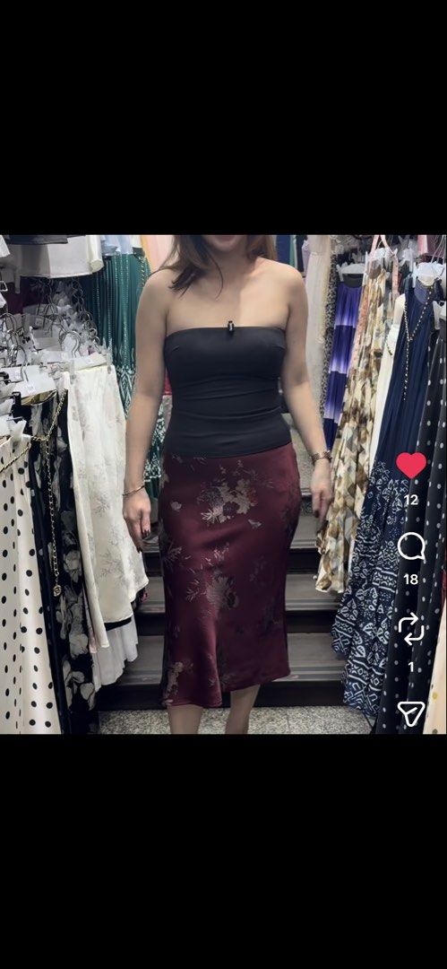 Silk Skirt (Category: Skirts) located in Caloocan City. Submitted by tiannnaaa (Listing ID 1469891490, Image 2). Description: Freesize im waist 26.