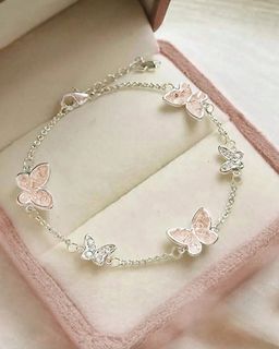 (Category: ) located in . Submitted by kawaiisquishies_sg (Listing ID 1469821592, Image 1). Description: .