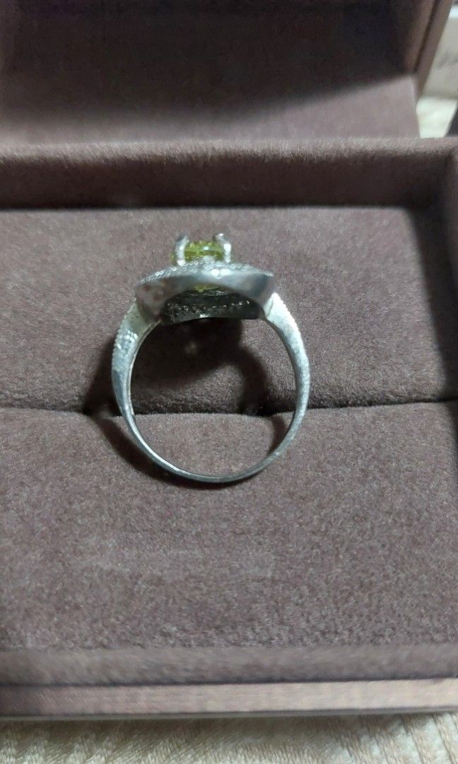Silver oval cut green stone ring (Category: Rings) located in Camaligan. Submitted by timeless-trinkets (Listing ID 1469884469, Image 3). Description: .