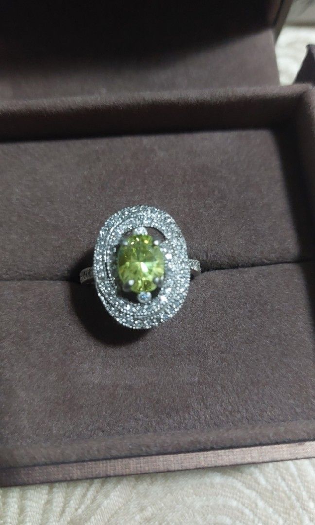 Silver oval cut green stone ring (Category: Rings) located in Camaligan. Submitted by timeless-trinkets (Listing ID 1469884469, Image 1). Description: .
