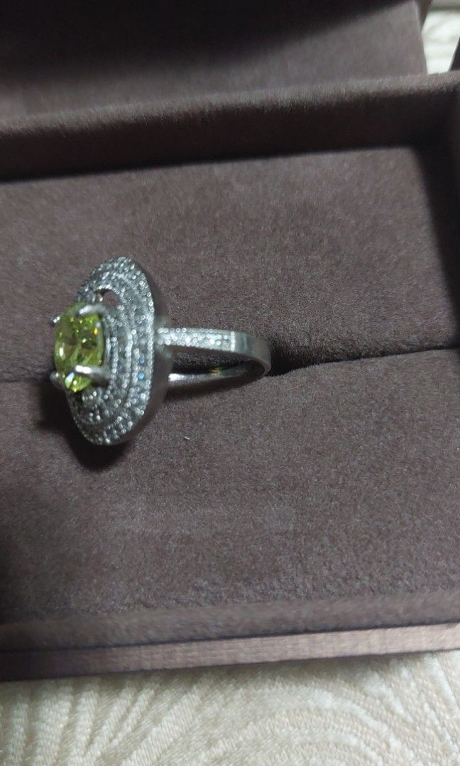 Silver oval cut green stone ring (Category: Rings) located in Camaligan. Submitted by timeless-trinkets (Listing ID 1469884469, Image 2). Description: .