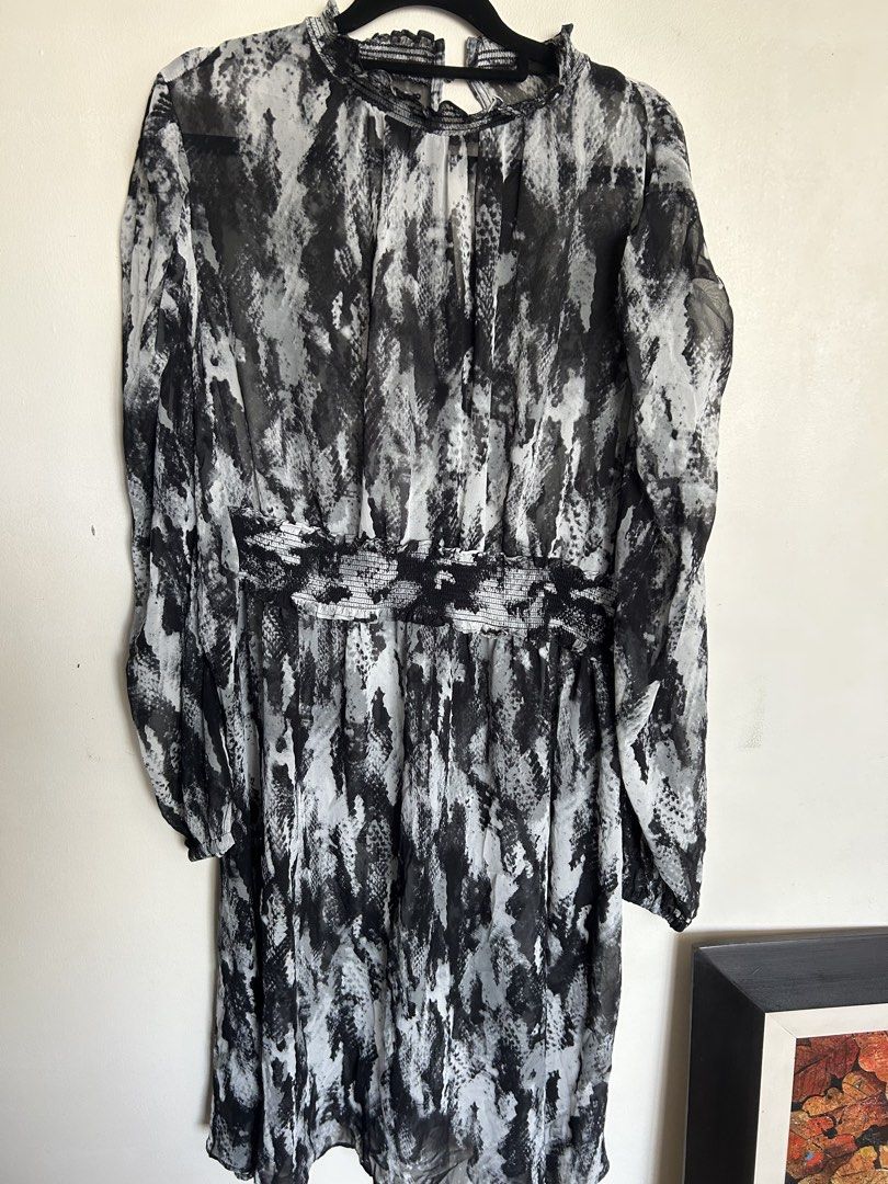 SIMPLY VERA BY VERA WANG (Category: Dresses) located in Manila. Submitted by shaun_diaz (Listing ID 1469779475, Image 1). Description: .