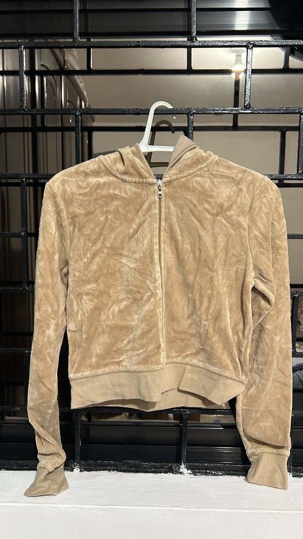 Simply...by e Crop top Jacket w/hood (Category: Coats, Jackets and Outerwear) located in Bacoor. Submitted by _ayeiiii (Listing ID 1469830657, Image 1). Description: Cropped top hooded jacket -small on tag -may fit in teenagers with small frame or kids ages 5-10 - Pm for more photos Discounts for multiple items!!.