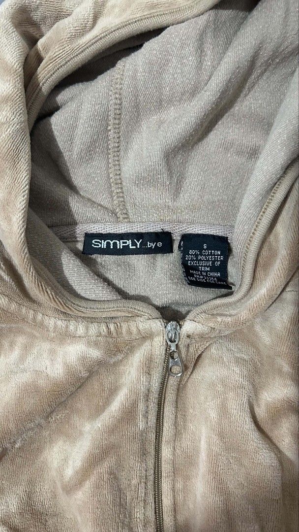 Simply...by e Crop top Jacket w/hood (Category: Coats, Jackets and Outerwear) located in Bacoor. Submitted by _ayeiiii (Listing ID 1469830657, Image 2). Description: Cropped top hooded jacket -small on tag -may fit in teenagers with small frame or kids ages 5-10 - Pm for more photos Discounts for multiple items!!.