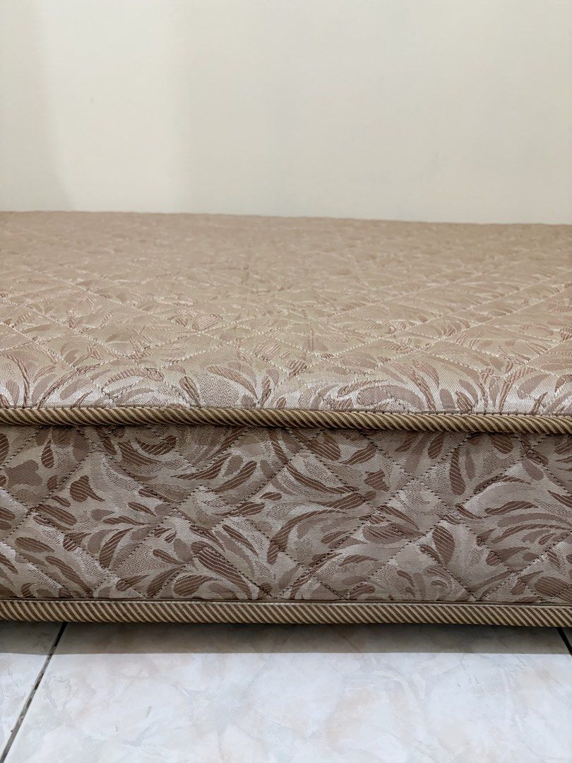 Single Mattress (Category: Bed Frames & Mattresses) located in Apalit. Submitted by minimaliztcloset (Listing ID 1469895940, Image 2). Description: With spring.