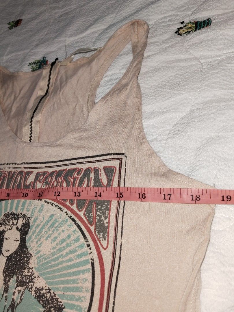 Singlet (Category: Sleeveless) located in Kota Kinabalu. Submitted by riaqis87 (Listing ID 1469917010, Image 3). Description: rm5.