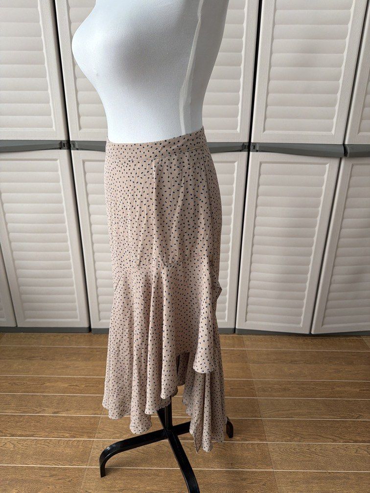 Skirt Long Asymmetrical (Category: Skirts) located in Quezon City. Submitted by shoppingcartmnl (Listing ID 1469803831, Image 2). Description: Waistline 30 (please see photo).