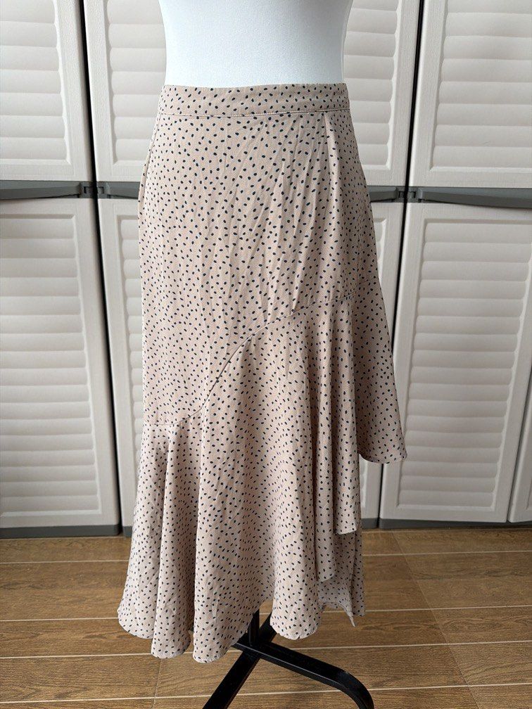 Skirt Long Asymmetrical (Category: Skirts) located in Quezon City. Submitted by shoppingcartmnl (Listing ID 1469803831, Image 1). Description: Waistline 30 (please see photo).
