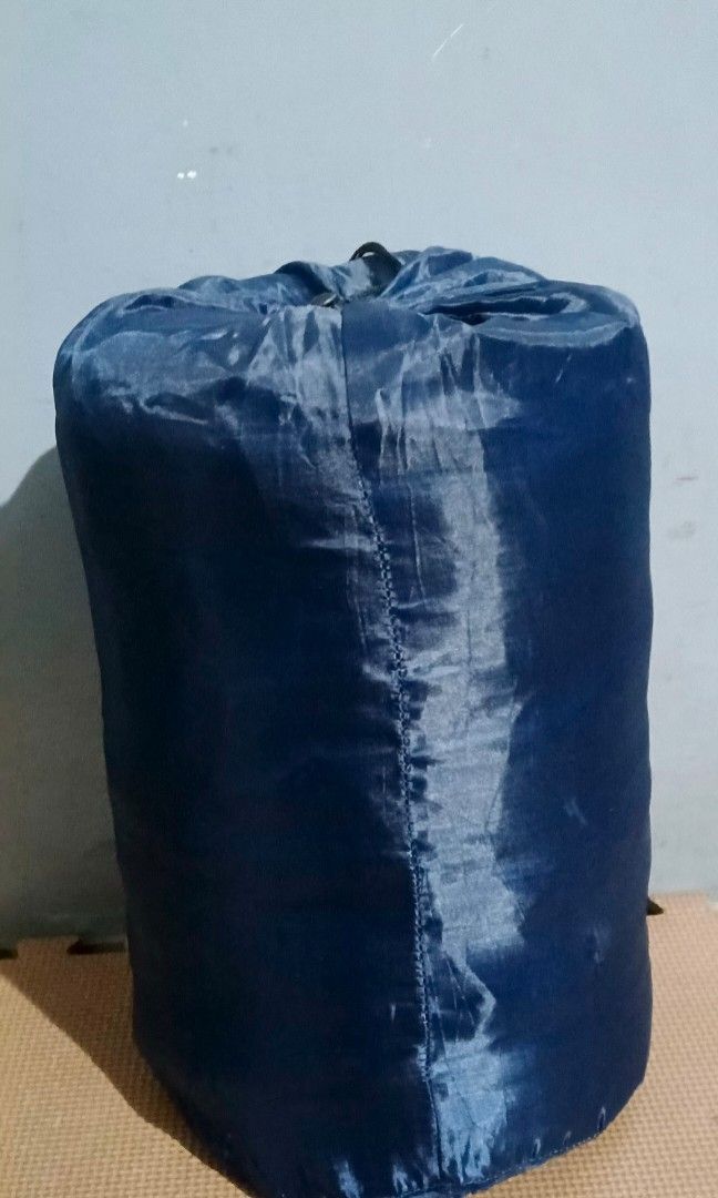 Sleeping bag (Category: Hiking & Camping) located in Baguio. Submitted by iyakoy (Listing ID 1469915769, Image 1). Description: - No flaws/issues - Saktuhang kapal goods for camping.