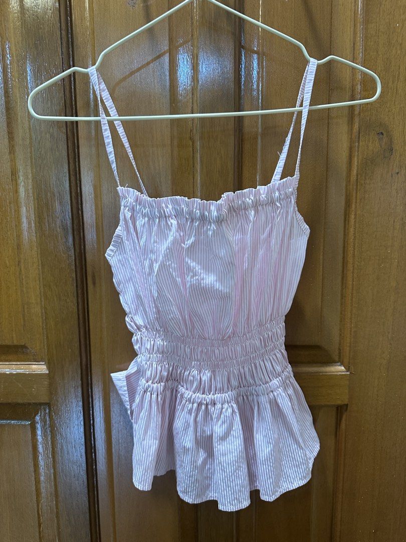 Sleeveless Striped Top (Category: Sleeveless) located in Manila. Submitted by anaevnglsta.e36487 (Listing ID 1469835996, Image 1). Description: -RFS: Decluttering -Can message for more photos of condition & size .