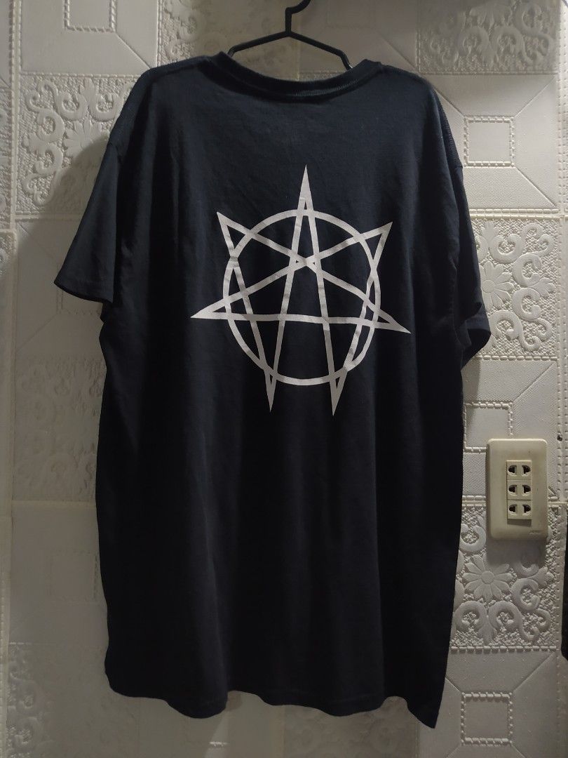 SLIPKNOT MIRROR LOGO BAND SHIRT (Category: Tshirts & Polo Shirts ) located in Aliaga. Submitted by arfrafarf000 (Listing ID 1469922932, Image 2). Description: 1000 + SF SIZE LARGE ON TAG (FITS XL) ISSUE: NEEDS WASH.