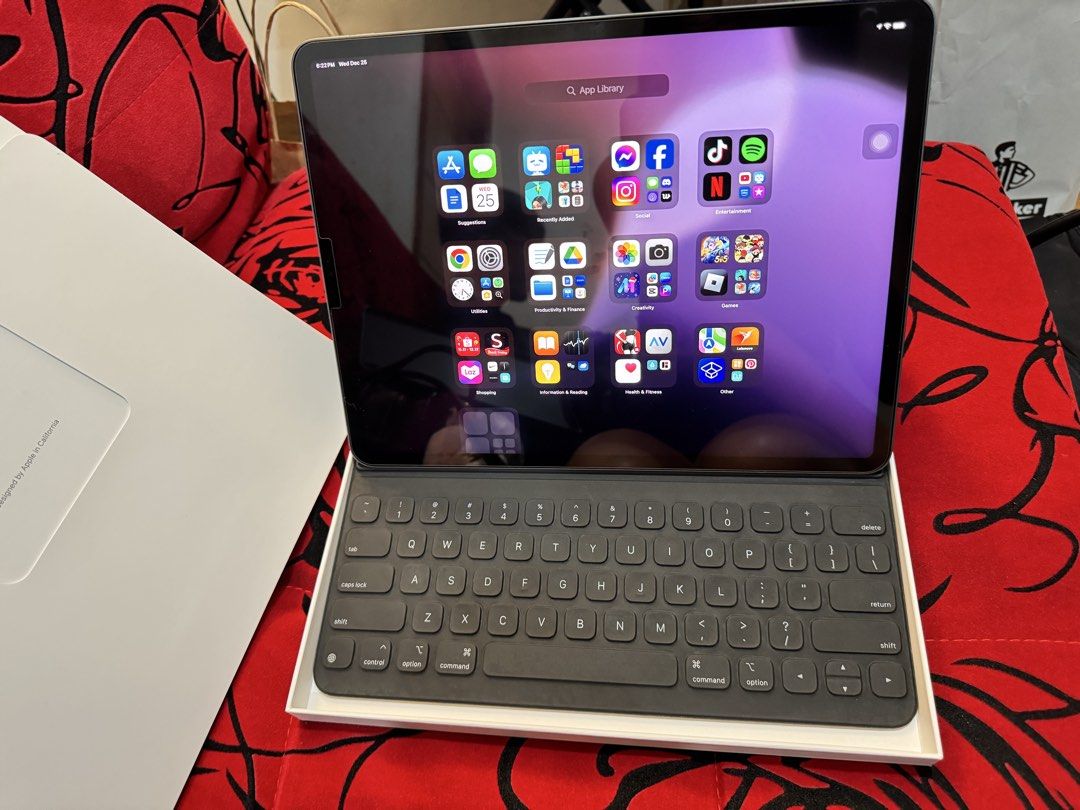 Smart Folio Keyboard (Ipad Pro 13 inch comaptible) (Category: Computer Keyboard) located in Manila. Submitted by kayeeeeeee_ (Listing ID 1469865079, Image 3). Description: .