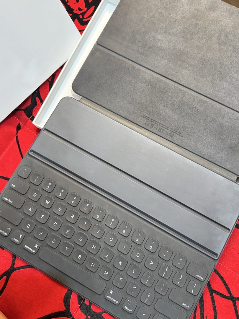 Smart Folio Keyboard (Ipad Pro 13 inch comaptible) (Category: Computer Keyboard) located in Manila. Submitted by kayeeeeeee_ (Listing ID 1469865079, Image 2). Description: .