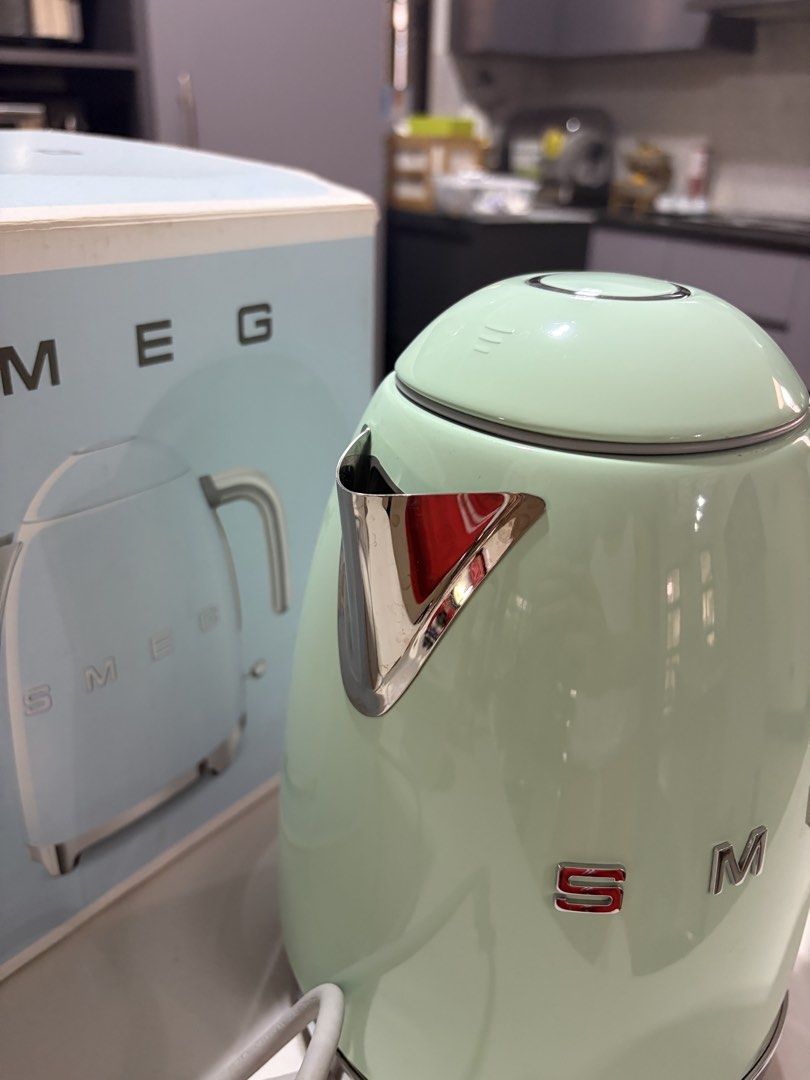 SMEG Kettle (Category: Kettles & Airpots) located in Pasig City. Submitted by chamoisee (Listing ID 1469764151, Image 3). Description: SMEG Kettle No issues and working to its function.