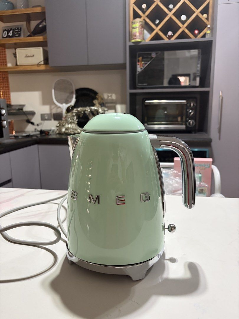 SMEG Kettle (Category: Kettles & Airpots) located in Pasig City. Submitted by chamoisee (Listing ID 1469764151, Image 1). Description: SMEG Kettle No issues and working to its function.