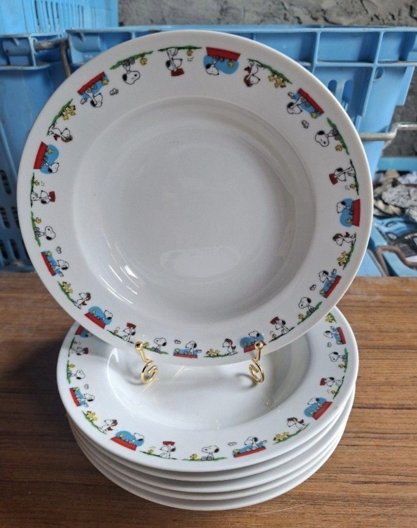 Snoopy Shallow Bowl (Category: Dinnerware & Cutlery) located in Consolacion. Submitted by luxekerei (Listing ID 1469886846, Image 1). Description: .
