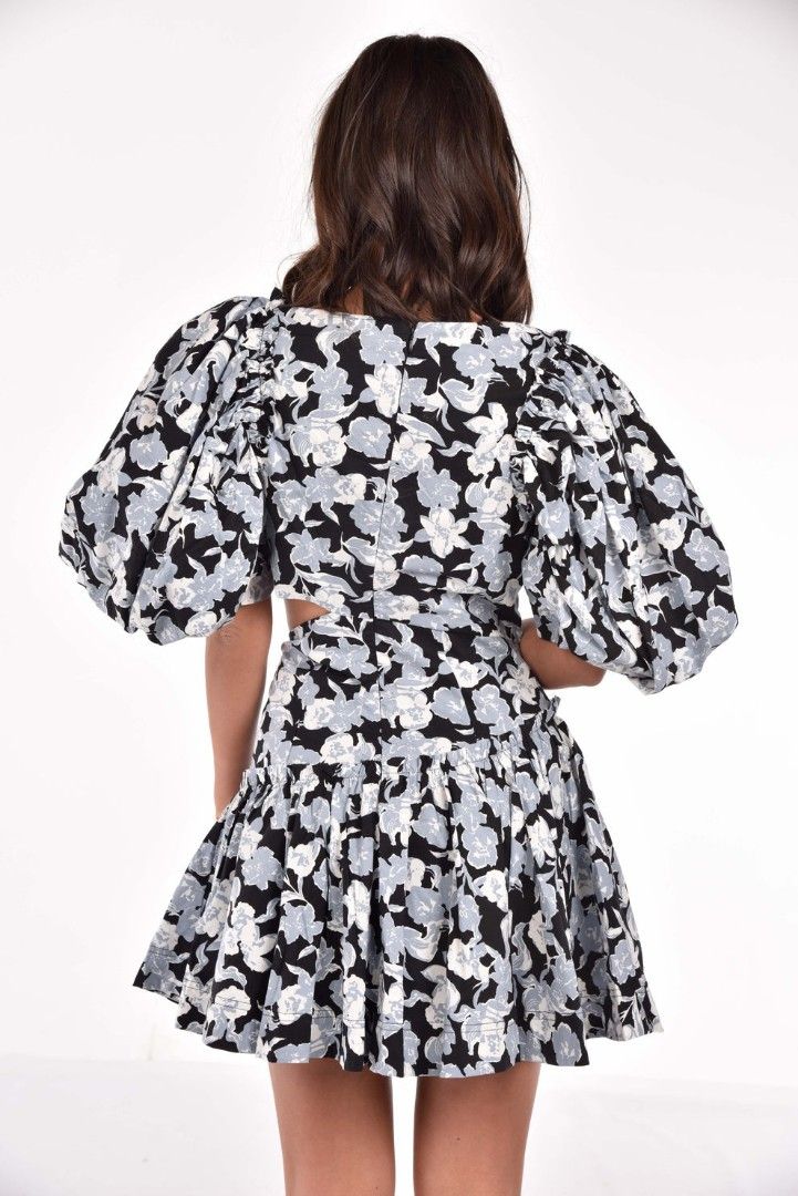 Sofie The Label Cutout Dress (Category: Dresses) located in Pagudpud. Submitted by altheacee063978 (Listing ID 1469931919, Image 2). Description: s-m.