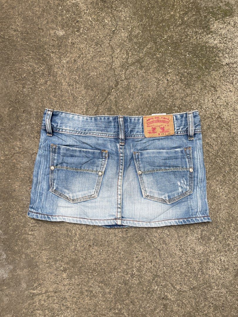 Some One Jeans denim mini skirt size 25 (Category: Skirts) located in Davao. Submitted by riab_qt (Listing ID 1469766222, Image 2). Description: - Size: 31” Length: 10.5” - Style: Classic Y2K light wash denim mini skirt - Details: Double button closure, front pockets with angled flaps, contrast stitching, subtle hem fading, and a branded back leather patch - Material: Sturdy cotton fabric - Condition: Great for everyday wear.