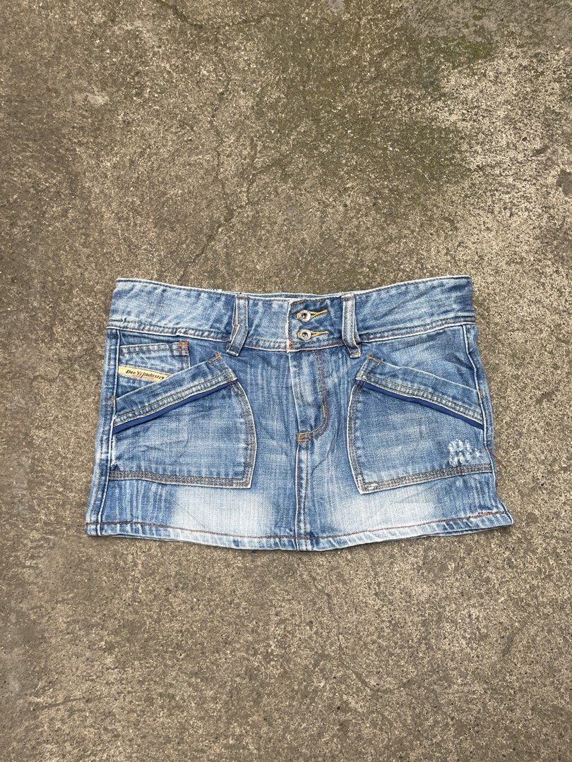 Some One Jeans denim mini skirt size 25 (Category: Skirts) located in Davao. Submitted by riab_qt (Listing ID 1469766222, Image 1). Description: - Size: 31” Length: 10.5” - Style: Classic Y2K light wash denim mini skirt - Details: Double button closure, front pockets with angled flaps, contrast stitching, subtle hem fading, and a branded back leather patch - Material: Sturdy cotton fabric - Condition: Great for everyday wear.