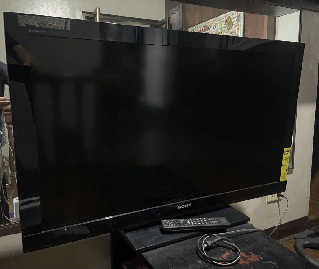 Sony Bravia Flat Screen TV (Category: TV) located in Quezon City. Submitted by rondignasen (Listing ID 1469862652, Image 1). Description: FOR SALE! Sony Bravia Flat Screen TV 110 Volts (imported from U.S.) Good working condition No dead pixels Not a smart TV Item is located in Sampaloc, Manila Pick up at office for item testing Payment thru Gcash.