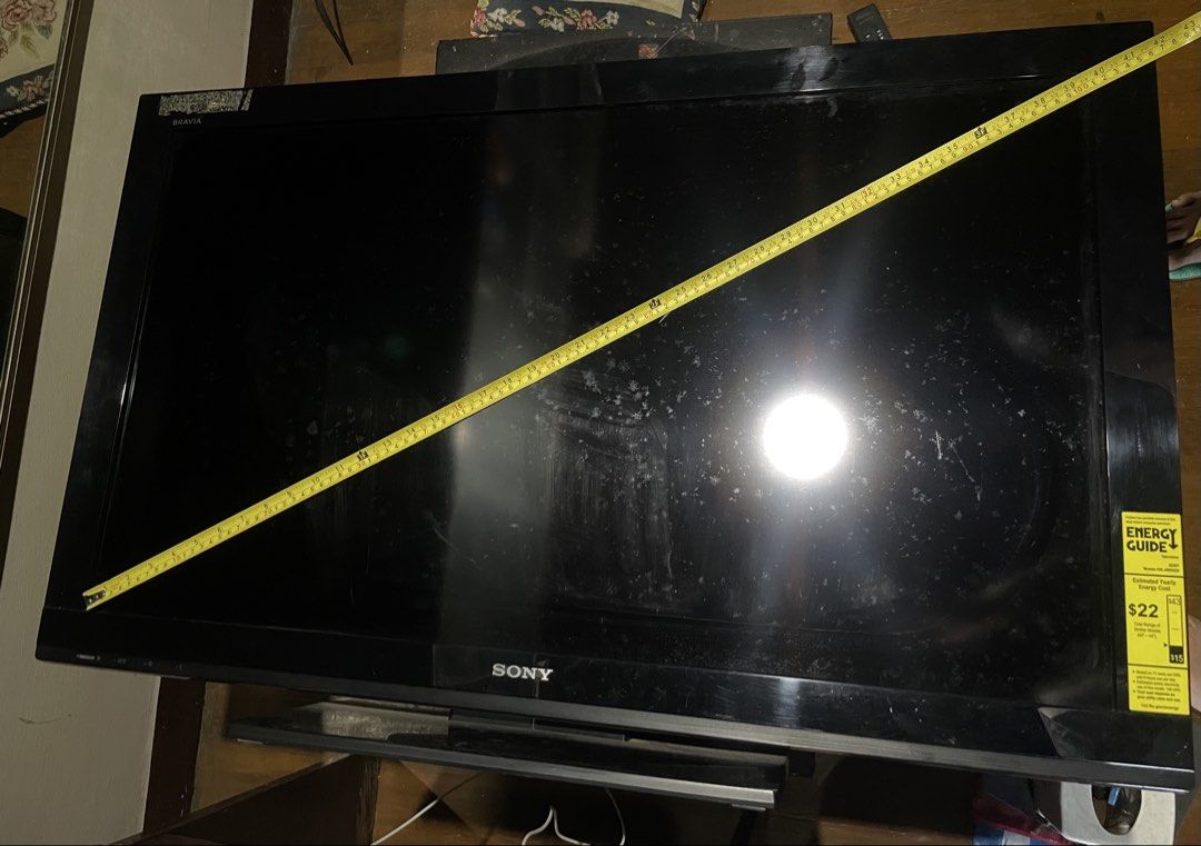 Sony Bravia Flat Screen TV (Category: TV) located in Quezon City. Submitted by rondignasen (Listing ID 1469862652, Image 2). Description: FOR SALE! Sony Bravia Flat Screen TV 110 Volts (imported from U.S.) Good working condition No dead pixels Not a smart TV Item is located in Sampaloc, Manila Pick up at office for item testing Payment thru Gcash.