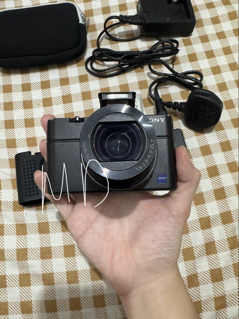 Sony Cyber-shot RX100 IV mark 4 Digital Camera Bundle (Category: Cameras) located in Manila. Submitted by mariedaniel (Listing ID 1469774356, Image 3). Description: Nego! Inclusions: - Screen protector - Jelly case - 2 batteries - Battery charger Issue: - Dent - Paint chips - Flash not firing, replaceable - View finder not auto (nag oopen kapag manual) Outputs 10/10 no issues Fully functional Rfs: upgrade 📍Pasig City 📦 lalamove, lbc, pick-up, m