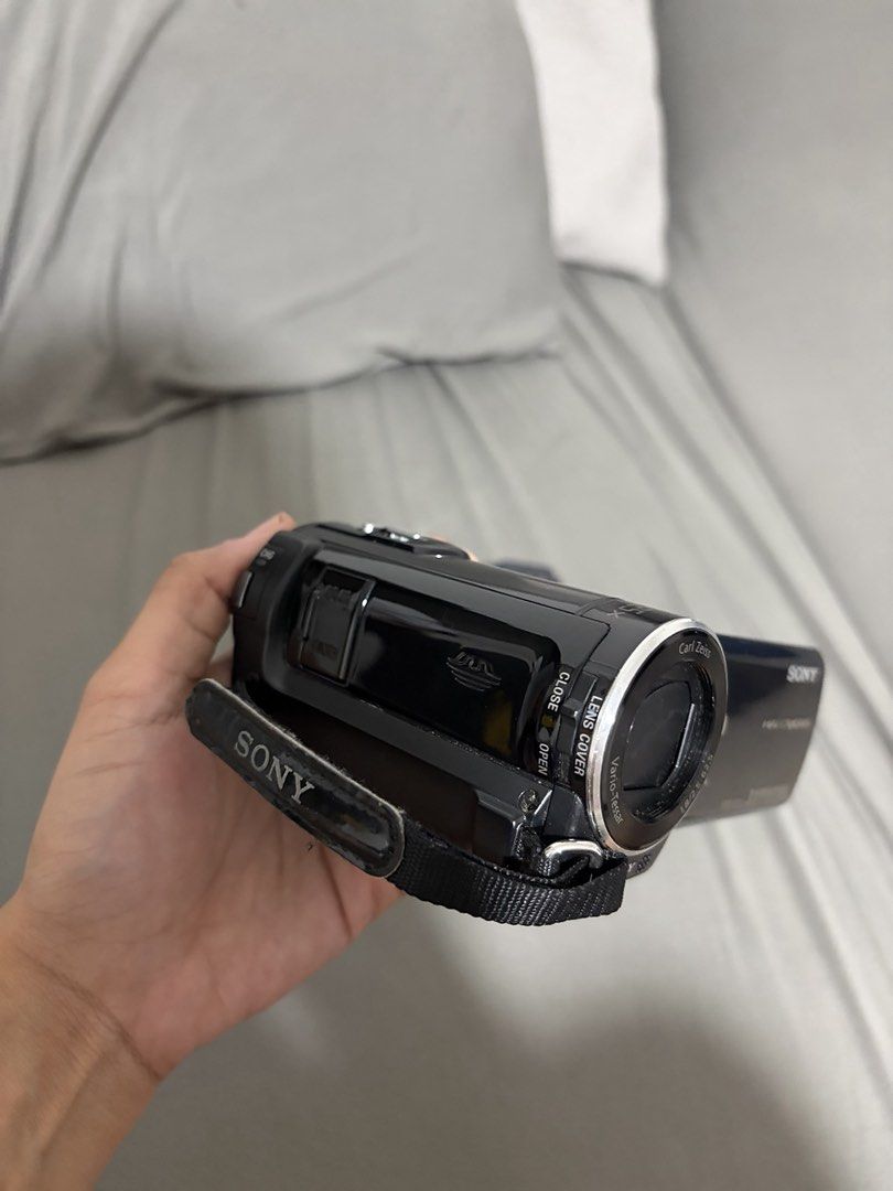 Sony Handycam HDR-CX110 (Category: Video Cameras) located in Quezon City. Submitted by declutter_- (Listing ID 1469773273, Image 2). Description: ITEM DETAILS: * Brand: Sony * Model: Handycam HDR-CX110 * Full HD Video Recording (1080p) * Carl Zeiss Vario-Tessar Lens * 3.1 MP Still Image Recording * Flip-out LCD Screen * Compact and Lightweight * Condition: Good, with normal signs of use * Includes Battery and Charger ✅ Camera powers on ✅ LCD scre