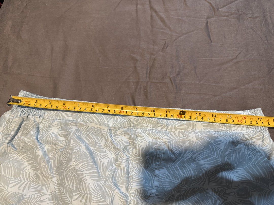 Speedo Leaf Print Swim Shorts Size L (Category: Swim Trunks & Board Shorts) located in Taguig. Submitted by dependingonvibe (Listing ID 1469779414, Image 3). Description: - Brand/Model: Speedo Swim Shorts - Pattern: Light blue and white leaf design - Size: Large (Tag) - Measurements: 16.5 inches across waist (laid flat), 15 inches length - Features: Built-in mesh lining, elastic waistband with drawstring - Condition: Great, worn only once or twic