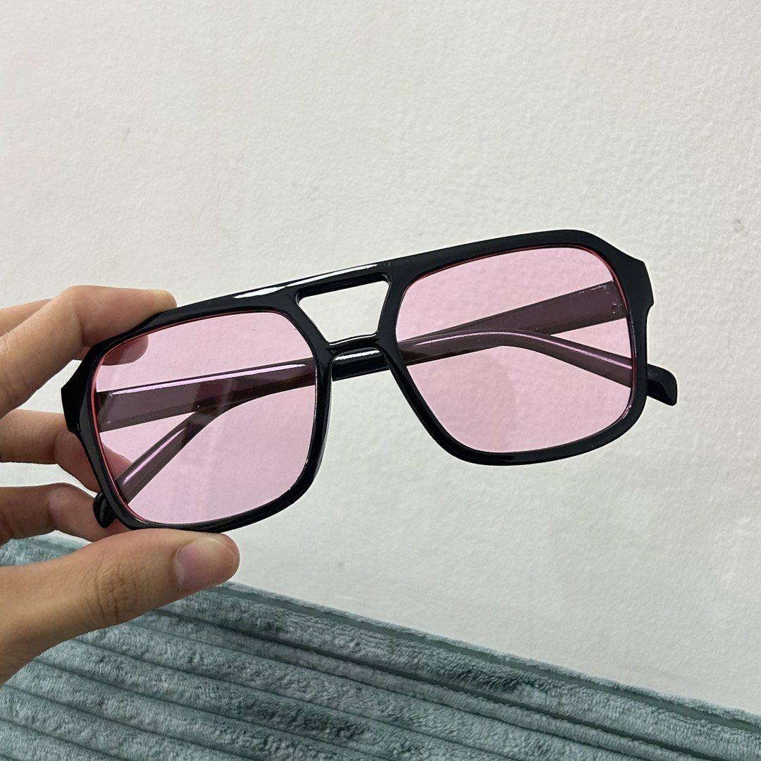 Square Double Bridge Pilot Aviator Sunglasses Multiple Colors (Category: Sunglasses & Eyewear) located in Cavite. Submitted by _schmyla (Listing ID 1469885915, Image 2). Description: - Trendy bold square frames featuring a stylish double bridge design - Lightweight build for all-day comfort across the nose - Perfect for daily streetwear or sunny outdoor adventures - Available in Pink, Light Blue, Cream, and Classic Black - Selling individually so
