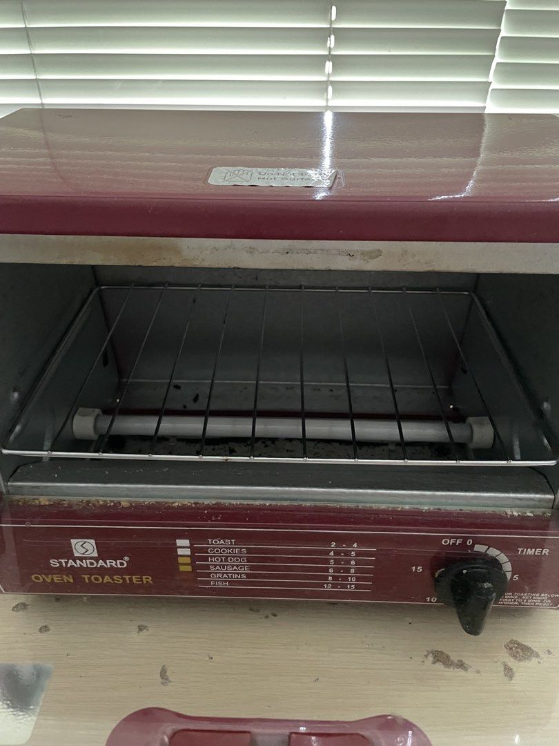 Standard Oven Toaster-Red (Category: Ovens & Toasters) located in Manila. Submitted by daddythrifter (Listing ID 1469780167, Image 3). Description: Model: SOT602, 600 watts Color: Red Height: 8.75” Length: 12” Width: 7” Needs cleaning, still look new .