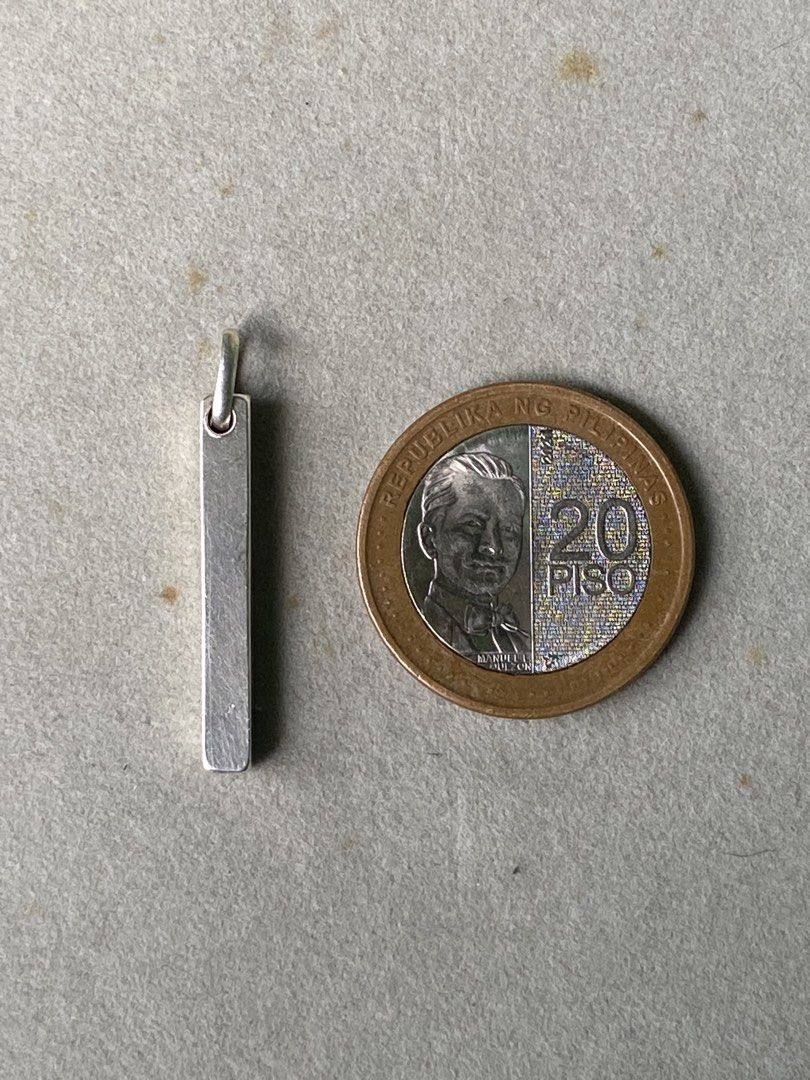 Sterling Silver Long bar pendant (Category: Jewelry) located in Binan City. Submitted by retroz_collections (Listing ID 1469827871, Image 1). Description: .