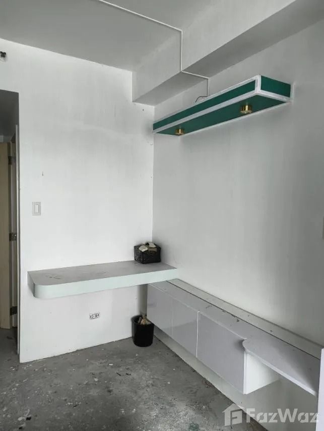 Studio Condo for sale at Grass Residences (Category: Apartments & Condos) located in Makati City. Submitted by propertyproph (Listing ID 1469798542, Image 3). Description: 🏙️ Studio Condo for Sale | Grass Residences, Quezon City 💰 Selling Price: ₱2,500,000 – CGT Inclusive 📐 23 sqm | 🏢 37th Floor 🛏️ Studio | 🛁 1 Bathroom 🛋️ Unfurnished | 🔨 Under Renovation ✨ Property Highlights Enjoy high-floor living at Grass Residences, with the freedom 