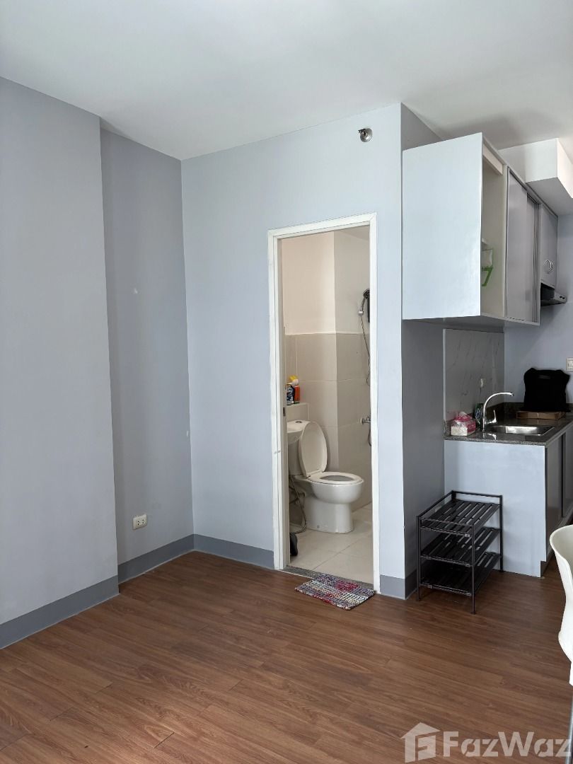 Studio Condo for sale at The Linear Makati (Category: Apartments & Condos) located in Makati City. Submitted by propertyproph (Listing ID 1469845720, Image 2). Description: 🔥 FOR SALE | Affordable Studio Condo at The Linear Makati 💰 Selling Price: ₱3,000,000 📐 22.68 sqm Floor Area | 🏢 5th Floor 🛏️ Studio | 🛁 1 Bathroom 🪑 Unfurnished ✨ Property Highlights 🏙️ Affordable entry into Makati property ownership 🎨 Unfurnished unit, ready to pers