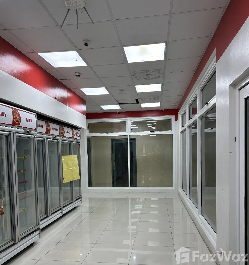 Studio Retail space for sale at Crown Tower (Category: Commercial) located in Makati City. Submitted by propertyproph (Listing ID 1469805290, Image 1). Description: 🔥 RUSH SALE | Commercial Space at Crown Tower, University Belt 💰 Selling Price: ₱8,000,000 📐 69.8 sqm Floor Area 🏢 Commercial Space | 🛁 1 Bathroom ✨ Property Highlights 📍 Located at Crown Tower Condominium in Sampaloc, Manila, within the University Belt area 🏪 Ideal for busines