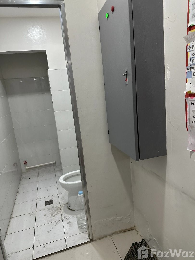 Studio Retail space for sale at Crown Tower (Category: Commercial) located in Makati City. Submitted by propertyproph (Listing ID 1469805290, Image 2). Description: 🔥 RUSH SALE | Commercial Space at Crown Tower, University Belt 💰 Selling Price: ₱8,000,000 📐 69.8 sqm Floor Area 🏢 Commercial Space | 🛁 1 Bathroom ✨ Property Highlights 📍 Located at Crown Tower Condominium in Sampaloc, Manila, within the University Belt area 🏪 Ideal for busines