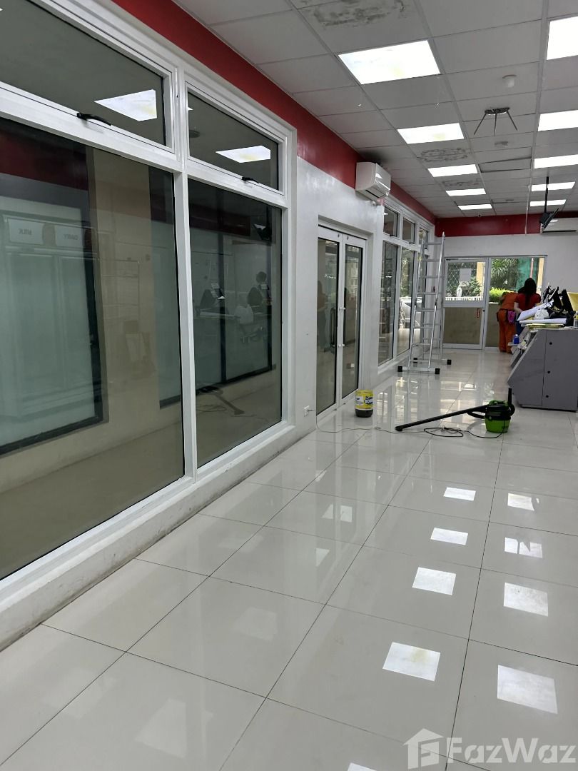 Studio Retail space for sale at Crown Tower (Category: Commercial) located in Makati City. Submitted by propertyproph (Listing ID 1469805290, Image 3). Description: 🔥 RUSH SALE | Commercial Space at Crown Tower, University Belt 💰 Selling Price: ₱8,000,000 📐 69.8 sqm Floor Area 🏢 Commercial Space | 🛁 1 Bathroom ✨ Property Highlights 📍 Located at Crown Tower Condominium in Sampaloc, Manila, within the University Belt area 🏪 Ideal for busines