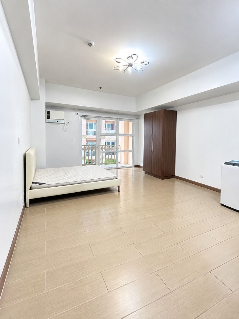 STUDIO TYPE VENICE LUXURY RESIDENCES FOR SALE (Category: Apartments & Condos) located in Caloocan City. Submitted by leah_propertylisting (Listing ID 1469801141, Image 2). Description: 𝐏𝐑𝐈𝐌𝐄 𝐋𝐎𝐂𝐀𝐓𝐈𝐎𝐍 𝐏𝐄𝐑𝐎 𝐆𝐀𝐍𝐈𝐓𝐎 𝐋𝐀𝐍𝐆 𝐀𝐍𝐆 𝐏𝐑𝐄𝐒𝐘𝐎?! Imagine owning a 40.1 sqm bare studio unit in Venice Luxury Residences, McKinley Hill, Taguig — with a ₱8M market value, but offered at only ₱4.5M. 📍 Venice Luxury Residences – Alessa
