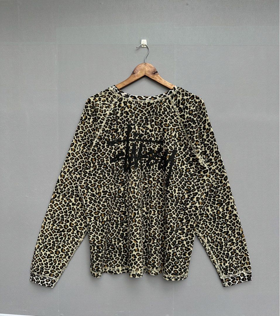 Stussy Leopard (Category: Tshirts & Polo Shirts ) located in Bais. Submitted by gdrip (Listing ID 1469920592, Image 1). Description: Stussy Leopard Size Large 9.7 Condition 23/28 No Issue.