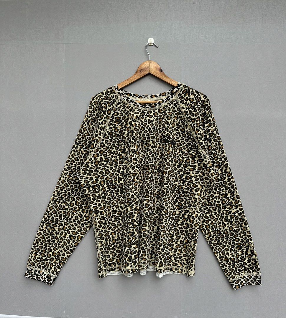 Stussy Leopard (Category: Tshirts & Polo Shirts ) located in Bais. Submitted by gdrip (Listing ID 1469920592, Image 2). Description: Stussy Leopard Size Large 9.7 Condition 23/28 No Issue.