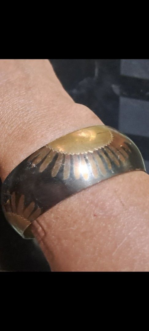Sun flower large size brass bangle bracelet (Category: Bracelets) located in Davao. Submitted by bravemoon_556cd5 (Listing ID 1469875728, Image 2). Description: - Chunky cuff style with a solid, high-quality weight - Beautiful etched sunflower design in polished brass - Contrasting darkened background finish - Slips on easily for effortless wear - Statement piece that stands out.