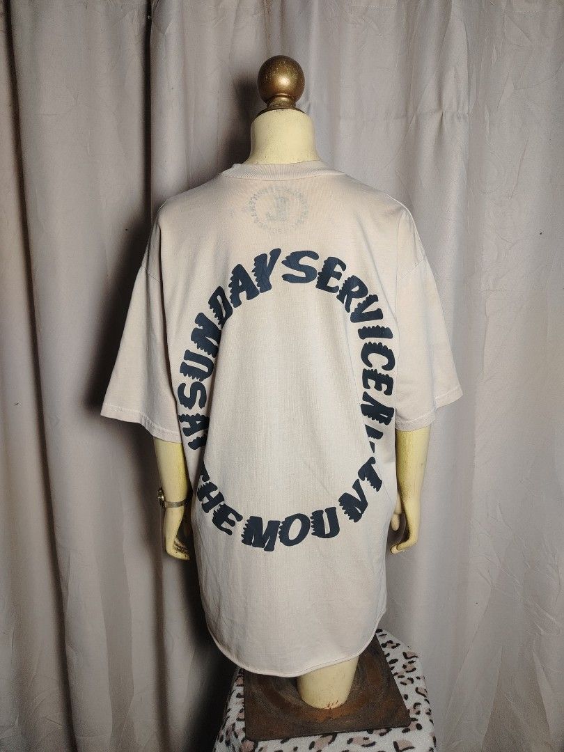 Sunday service (Category: Tshirts & Polo Shirts ) located in Roxas City. Submitted by hd_thriftshop (Listing ID 1469836484, Image 2). Description: Dimension 22.5 x 30.5 Large-xL.