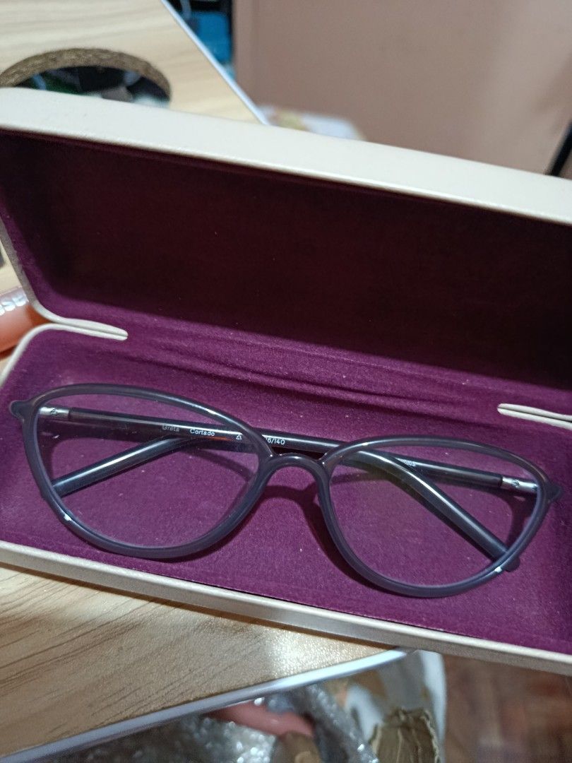 sunnies greta cortado (Category: Sunglasses & Eyewear) located in Santa Rosa. Submitted by yogurtmilk_ (Listing ID 1469878176, Image 1). Description: - hard case is included - sf to be shouldered by buyer mop: gcash / mod: jnt.