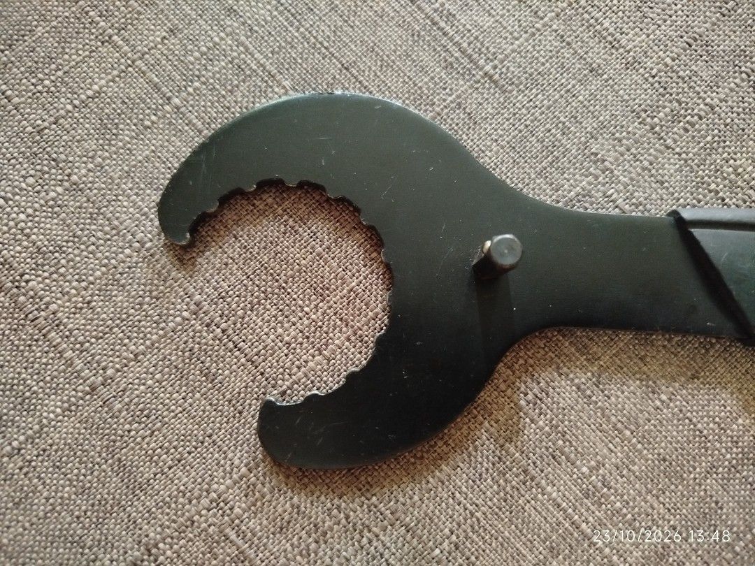 Super B hollowtech bb installer or remover tool (Category: Bicycles) located in Quezon City. Submitted by crci12 (Listing ID 1469807291, Image 3). Description: Super B hollowtech bb installer or remover tool Used In good condition Actual pictures posted What you see is what you get P200 last price Meet ups: 1. Simplicity mini stop commonwealth ave., balara, qc. 2. Mgas station beside oyasa hardware luzon ave., qc. *Kindly send us a message for a 