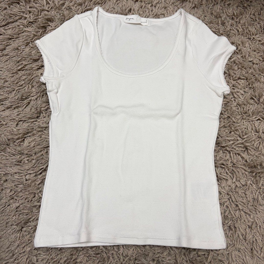 Supré Scoop White T-Shirt (Category: Shirts) located in Marikina City. Submitted by jellyselection (Listing ID 1469789412, Image 1). Description: - medium on tag but best fits xs-s.