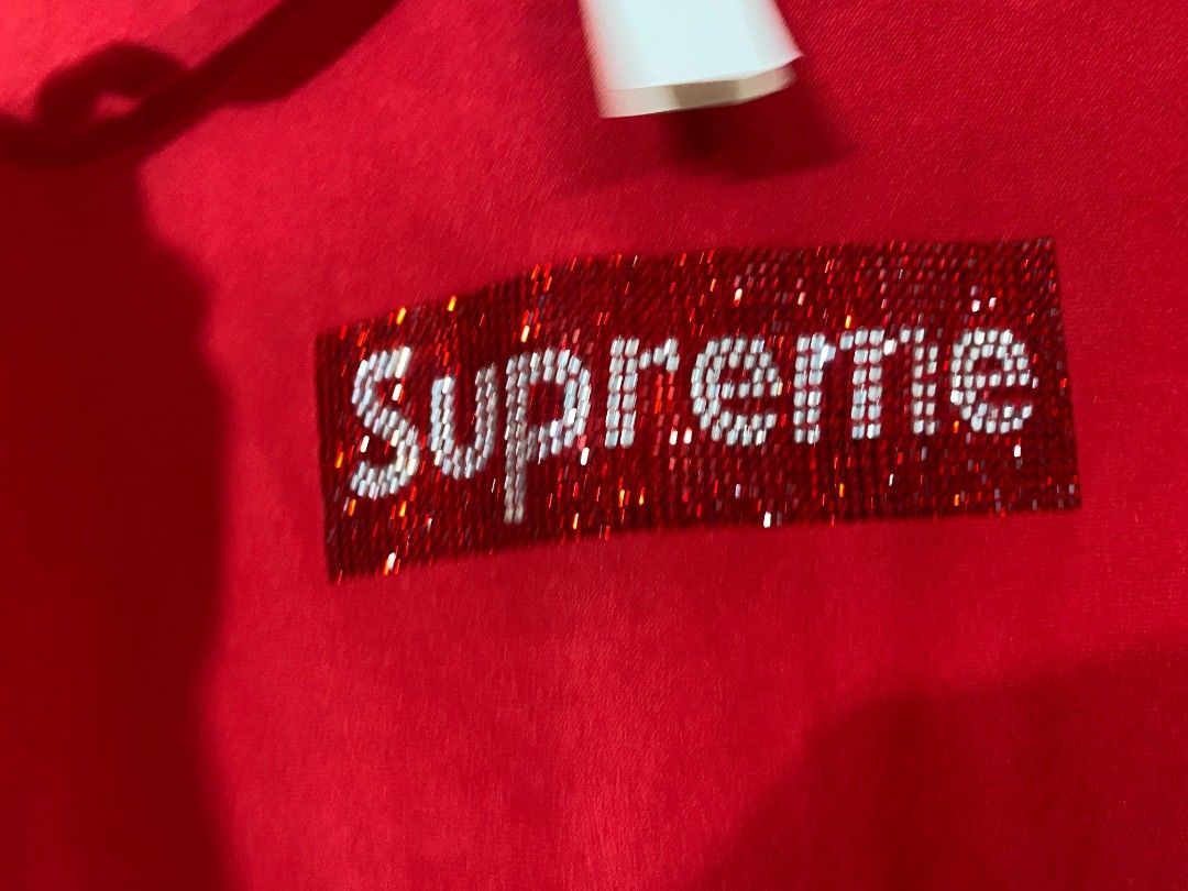 Supreme (Category: Hoodies) located in Cabuyao City. Submitted by jp-collection (Listing ID 1469796572, Image 3). Description: .