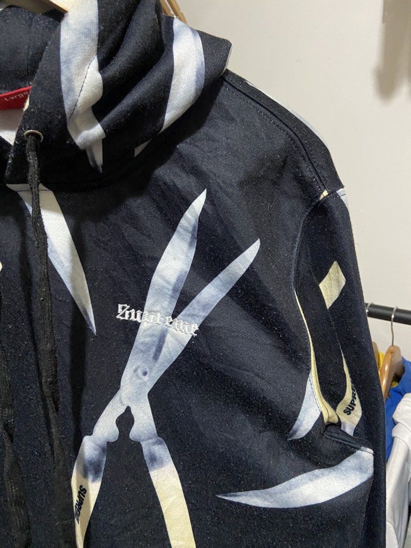 Supreme (Category: Hoodies) located in Cavite. Submitted by jayson_04 (Listing ID 1469873832, Image 3). Description: color rate: 9.5 condition: 9.3 issue: none dimes: 23x29.