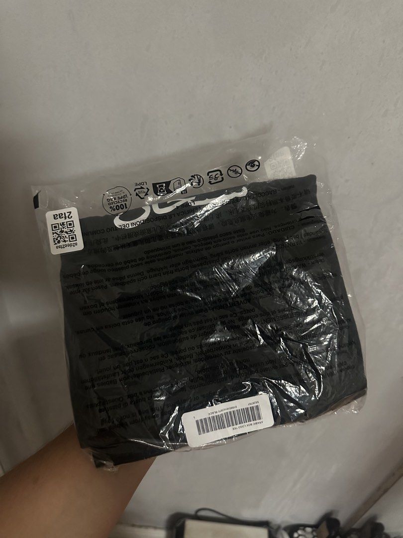 Supreme Arabic Box Logo Tshirt Black (Category: Tshirts & Polo Shirts ) located in Pasig City. Submitted by kekss (Listing ID 1469937911, Image 1). Description: WTS / FOR SALE Supreme Arabic Box Logo Black size L - 6,000 + shipping brand new sealed PM ME🔑 peach & sable cainta pin loc lalamove / grab.